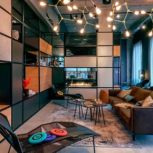 *** Отель Moxy Milan Linate Airport Италия